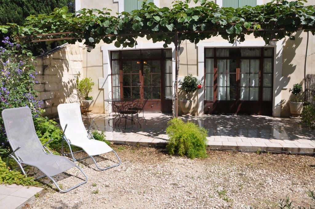 Gite Du Mas Des Oliviers Mézoargues Exterior foto